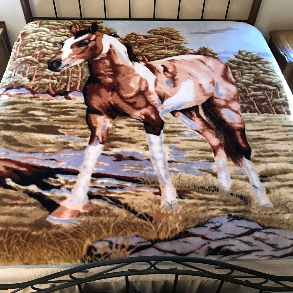 Horse Pony Plush Bed Blanket Double Sided Queen Size 78 x 88 Bedroom Art To Wear